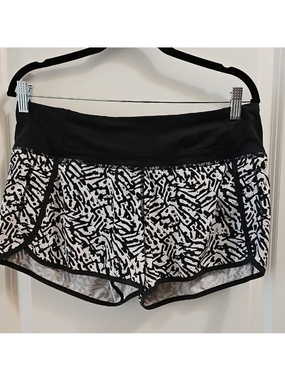 260. Lululemon Speed Up Short